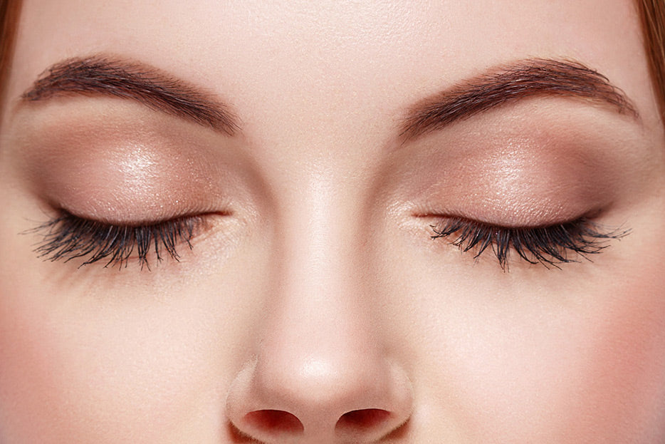 ¿Cómo cuidar la piel y el cabello de nuestras cejas?